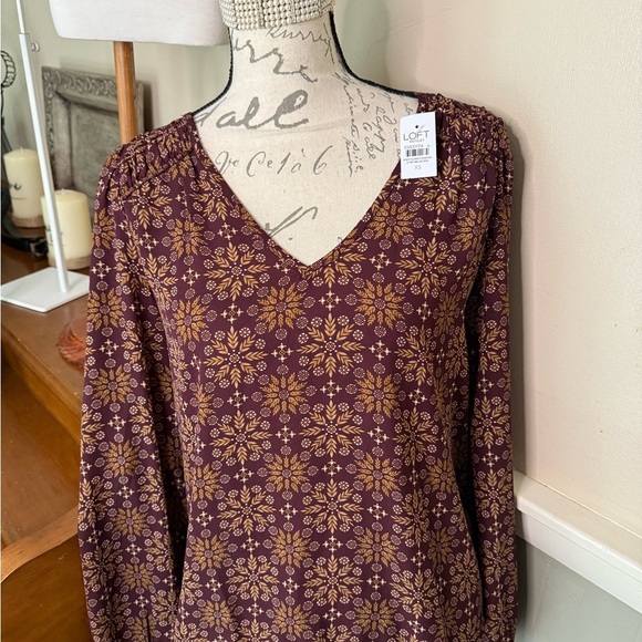 LOFT Fitted Blouse with V-Neckline NWT 69.00 - Picture 7 of 9